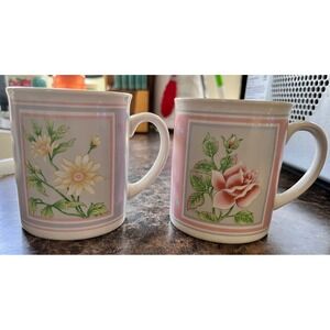 Pair of vintage Lefton china coffee mugs Roses Daisies 1980's‎ pastels